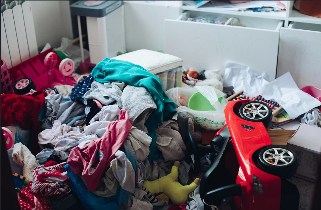 Ein unordentliches Kinderzimmer